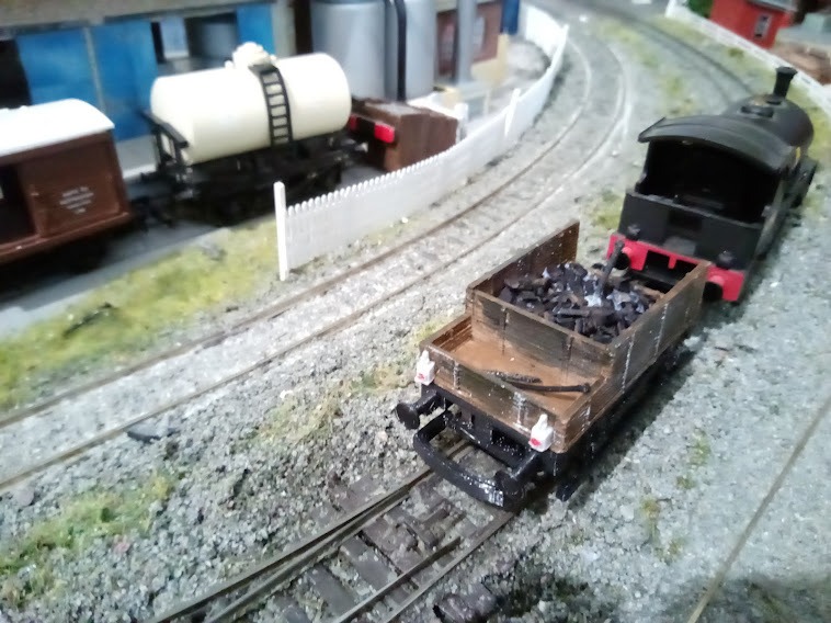 Larnswick UK on Train Siding: During this bout of Covid my wife is in the front of the house and I am in the rear shielding, so a chance to start detailing my
OO gauge...
