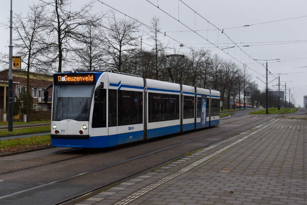 NL Rail on Train Siding: Tijdens een dag Kersttrams op beeld zetten in Amsterdam en Den Haag werden ook andere trams die reden op beeld gezet.