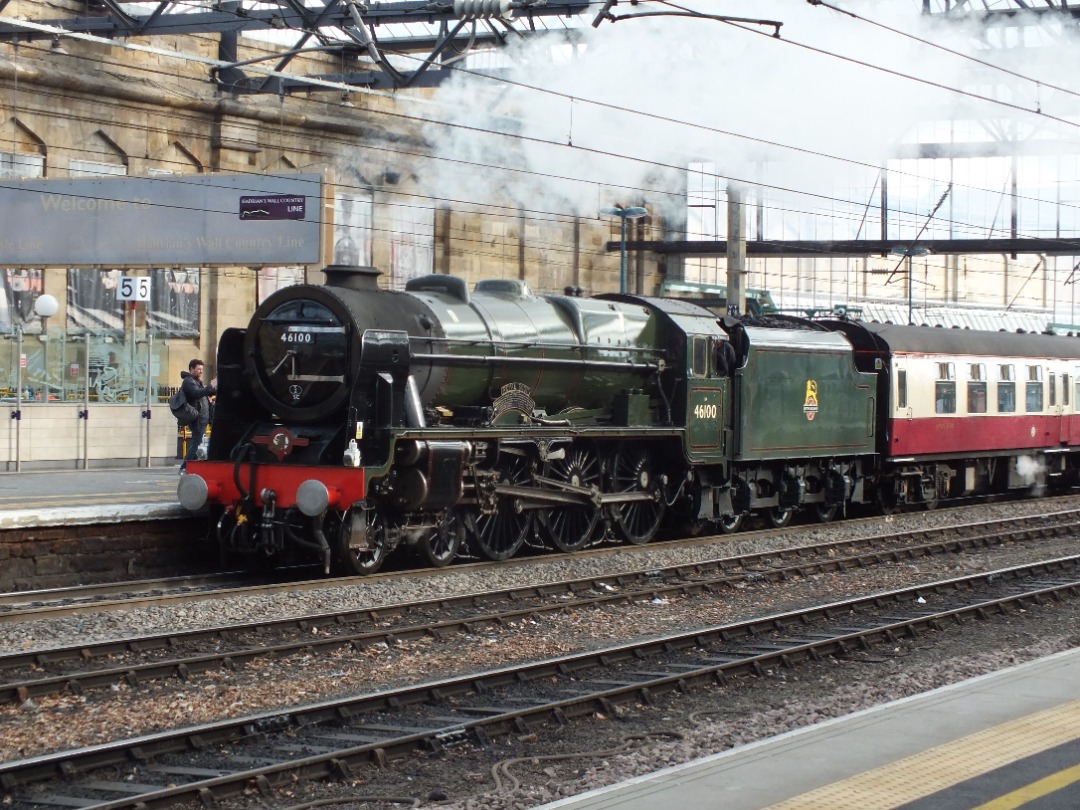 Cumbrian Trainspotter on Train Siding: LSL steam loco #46100 "Royal Scot" and class 47/8 No. #D1924 (#47810) "Crewe Diesel Depot" arriving
into Carlisle yesterday...