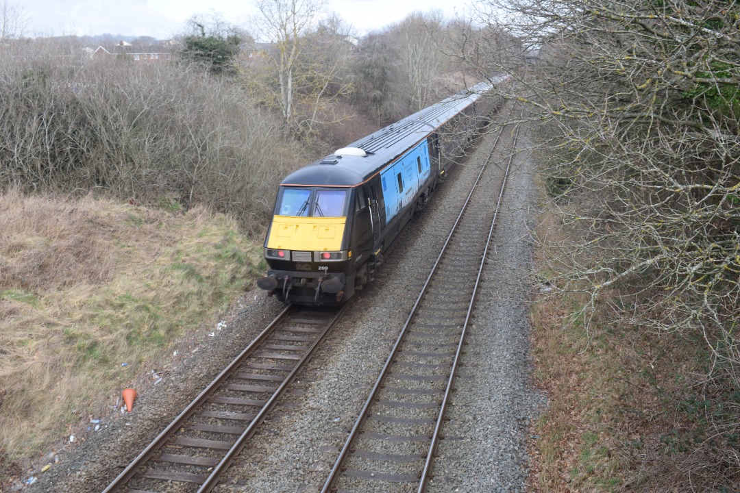 Hardley Distant on Train Siding: CURRENT: 67013 (Leading - 1st Photo) and DVT 82200 (Rear - 2nd Photo) pass Rhosymedre near Ruabon today with the 1W93 11:25
Cardiff...