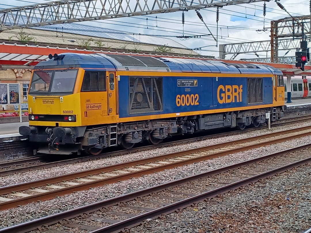 Trainnut on Train Siding: #photo #train #diesel #hst #station 60002 Graham Farish 43046 & 43059 on the Midland Pullman and today 97302 Ffestiniog Railway at
Crewe.