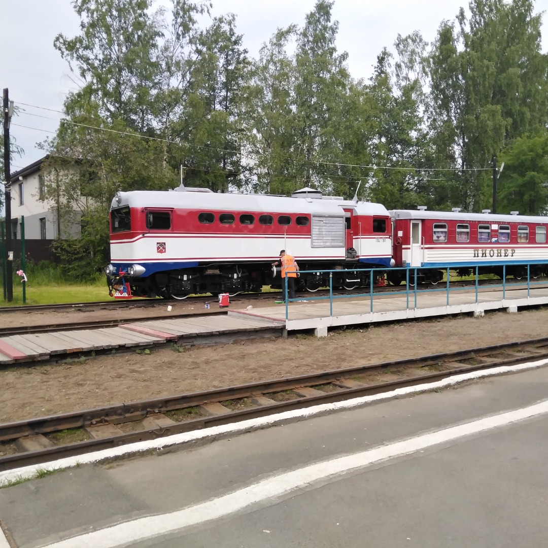 fasait rety on Train Siding: Hello! It's MOJD. It's a narrow gauge road. Here, the movement of trains is controlled by children. I have completed my
training in the...