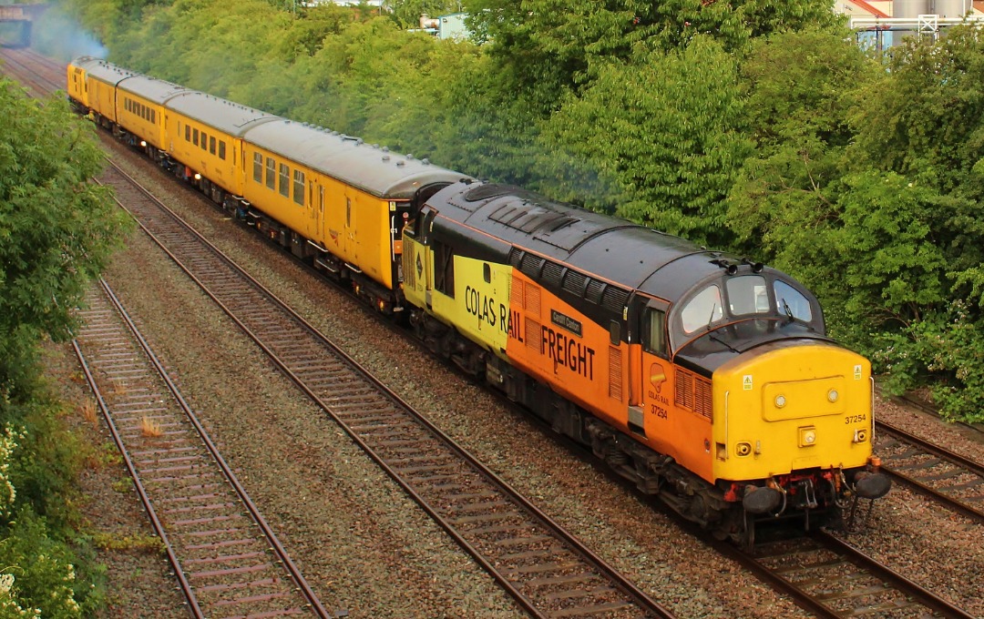 Jamie Armstrong on Train Siding: 37254 with 97303 on the rear working 1Q16 1910 Derby RTC Serco to Marylebone Seen Passing SunnyHill Loop , Derby