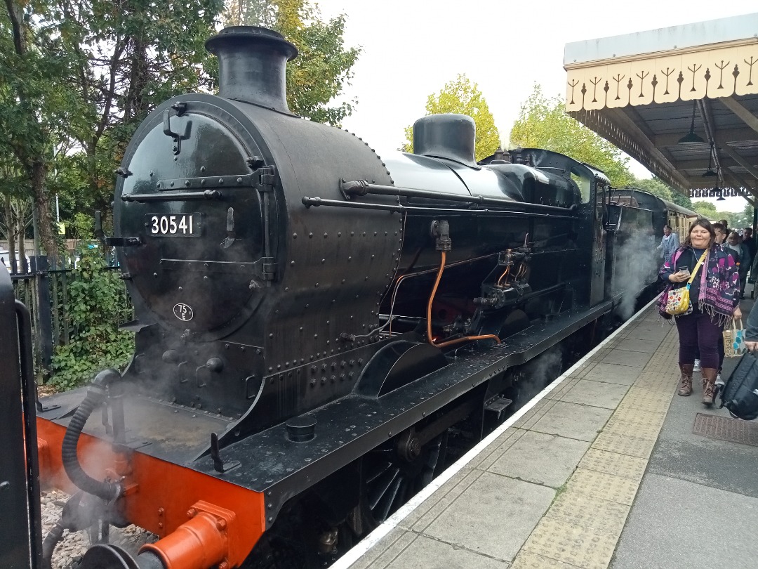 Richard Andrew Swayne on Train Siding: #Bluebell #BluebellRailway #DoudleHeader #SteamLocomotive #Gala #Mogel #TenWheeler #BRStandard #Standard #HorstedKeynes
