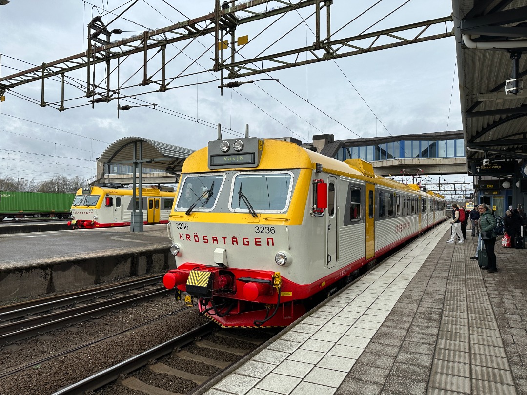 Vincent Hunink on Train Siding: Some trains in Sweden. Krösatågen (named after some kind of local fruit, some sort of berry, I guess) is a network in
mid-Southern...