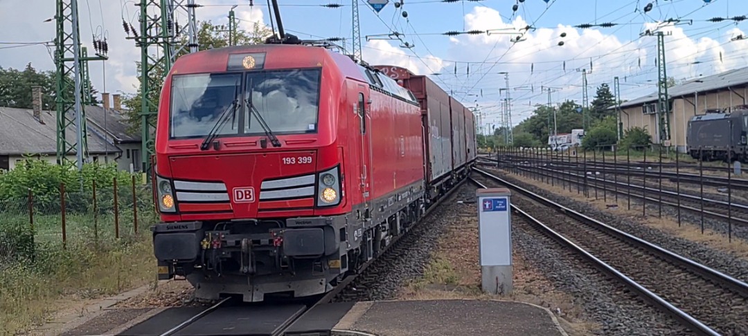 TheTrainSpottingTrucker on Train Siding: A trio of Czech units pass through Hegyeshalom. A 50+ year old Skoda and a much younger Bombardier and Siemens.
