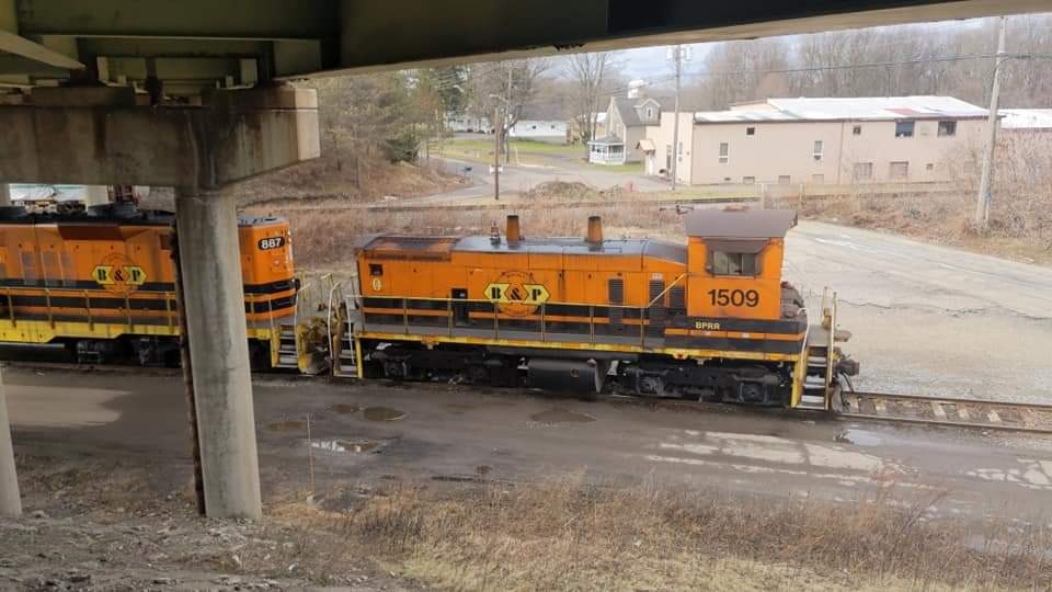 CaptnRetro on Train Siding: A close-up shot of BPRR SW1500 #1509. This unit was paired with #887 frequently for the BF-1 Arcade job. #trainspotting #train
#diesel...