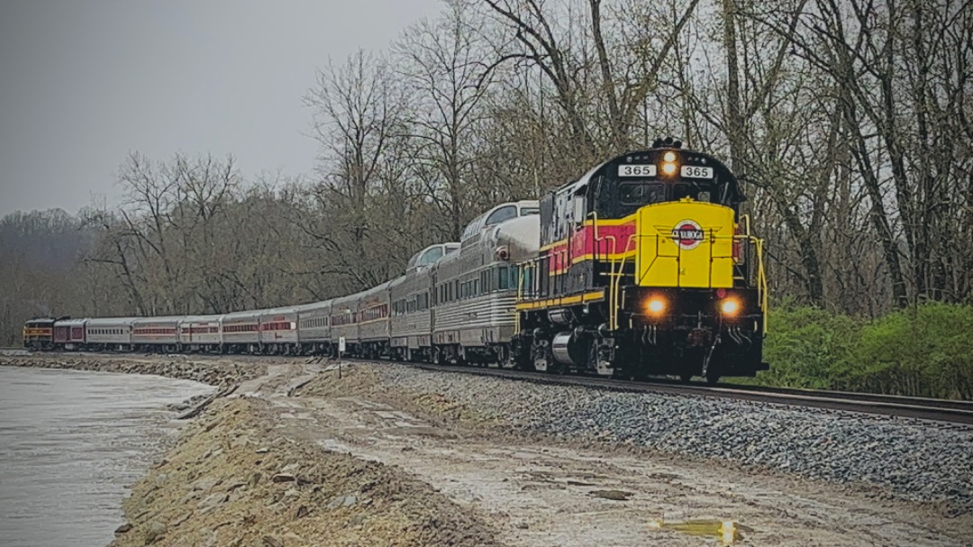 Ravenna Railfan 4070 on Train Siding: CVSR 365 an ex SCL C420 repowered as an LG1550 leads the Scenic northbound at MP 61