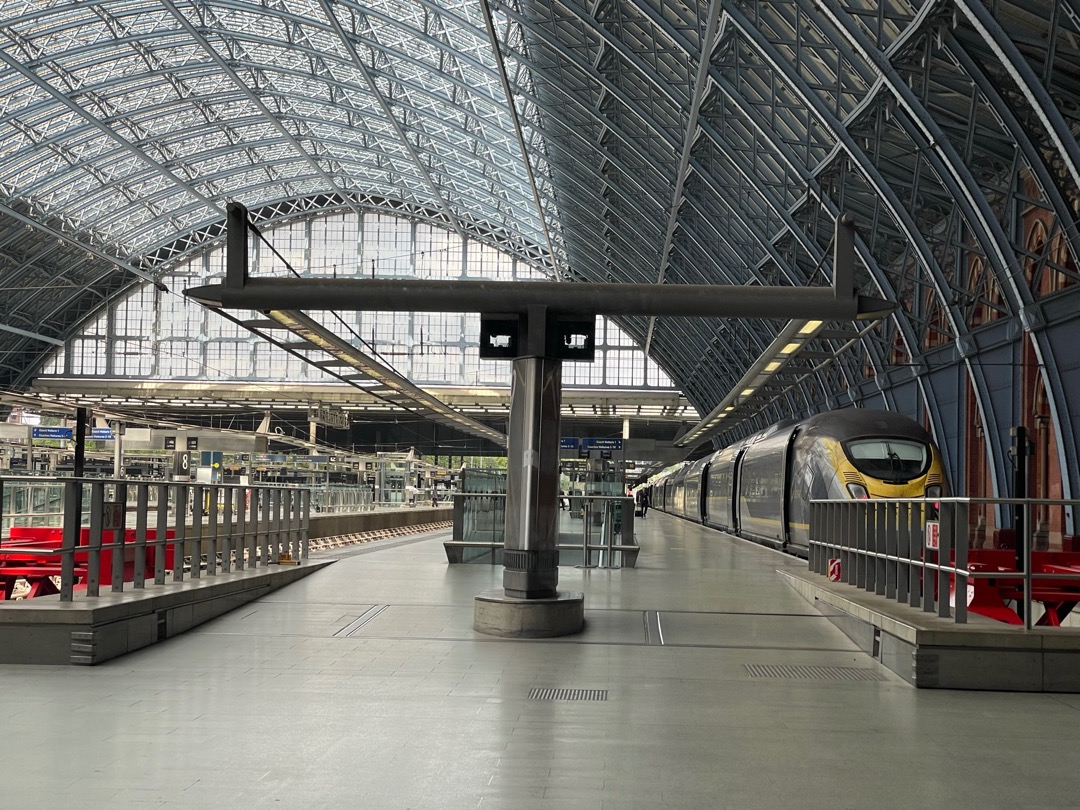 Jonathan Higginson on Train Siding: Tend to find the trains play second fiddle at St Pancras, the place has such a beautiful warm feel to it.