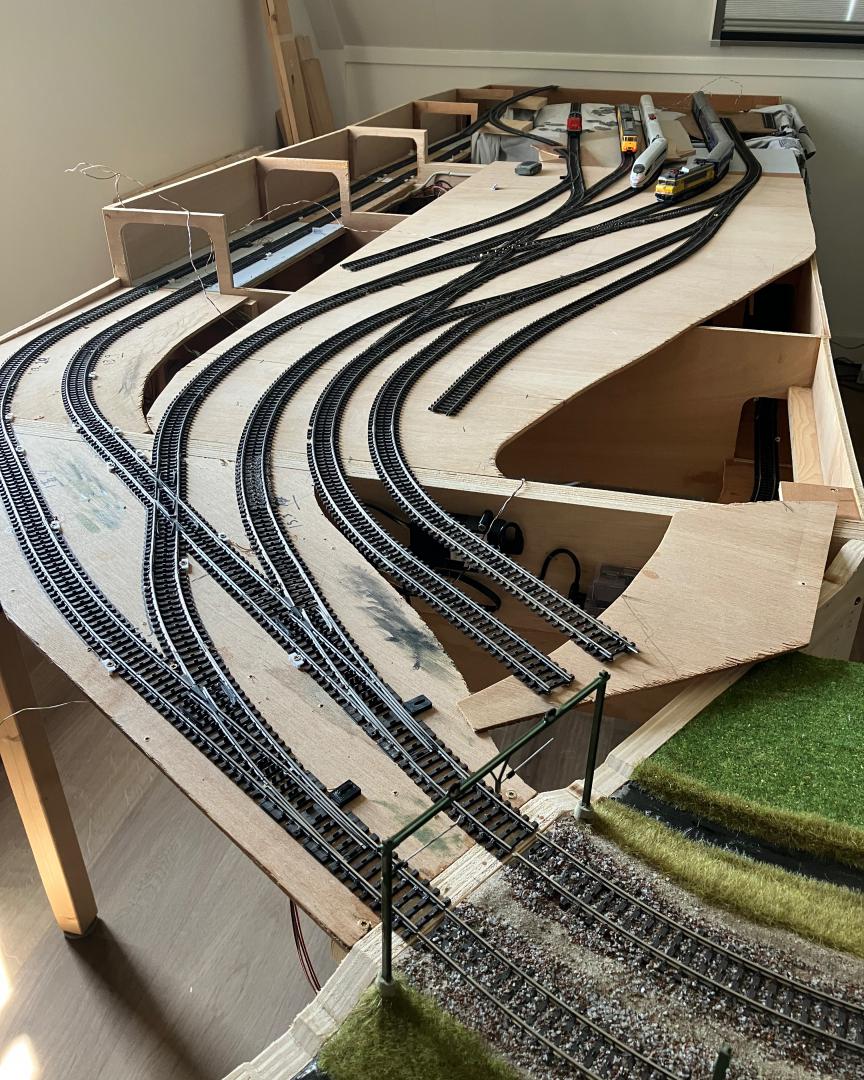 Roeland Kluit on Train Siding: First tryout of new 'Hosenträger' for terminal station by adding a piko 30 degree crossing to my Marklin k track.