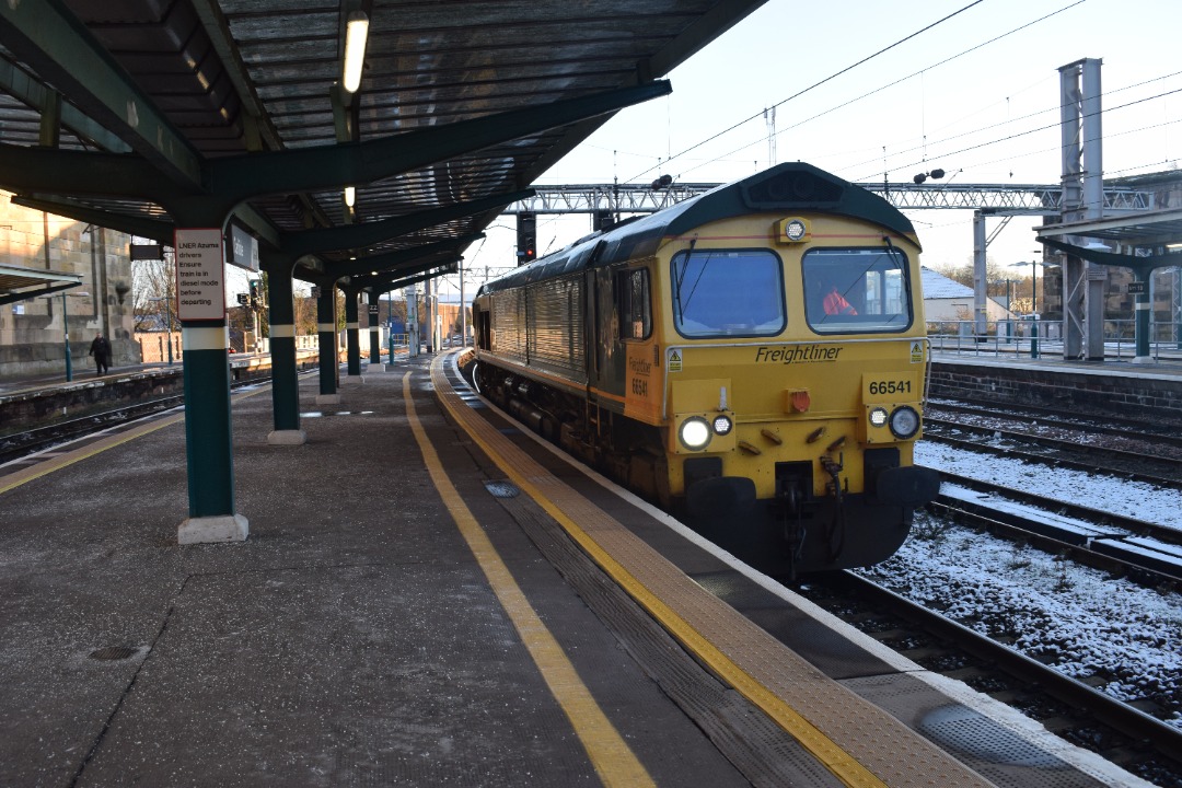 Hardley Distant on Train Siding: CURRENT: 66541 (All Photos) is seen moving from the Southern end of Platform 4 at Carlisle Station yesterday to the North end
and then...