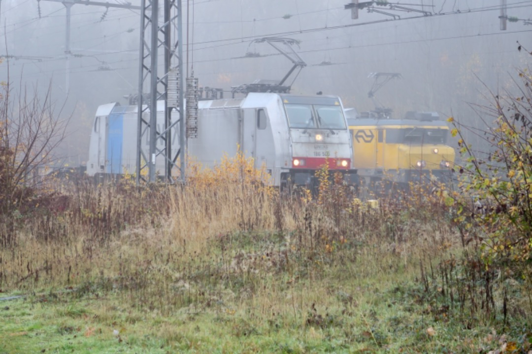 Arnout Uittenbroek on Train Siding: Het was mistig dinsdagmorgen in Bad Bentheim. De NS 1765 staat klaar om de trein uit Berlijn over te nemen richting
Amsterdam.