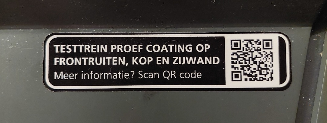 Alexander Veen on Train Siding: Funny facts, the new type virm has dirt indicator stickers on the train, scan the QR code for more information (Dutch)