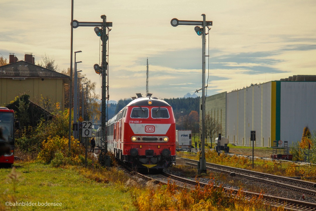 bahnbilder.bodensee on Train Siding: 218 406 and 218 424 before the Intercity 2012 as a premiere. 218 406 is an old locomotive that has gotten a new life. She
got a...