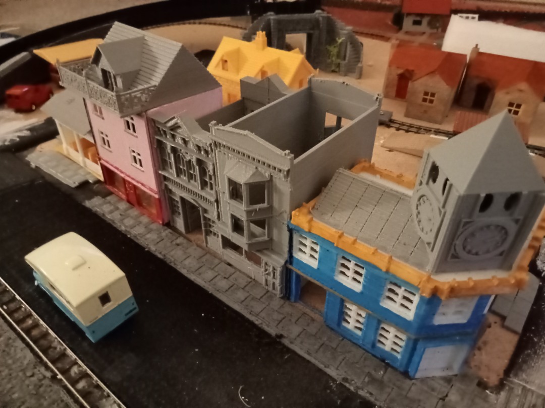 Larnswick UK on Train Siding: Today's progress with 3D printed buildings on our #009 #modelrailway that's the main street all off the printers now.
#building #scenery...