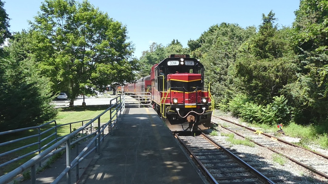 Old Colony Productions on Train Siding: Mass Coastal GP59 2014 cruises through Sandwich, leading a Cape Cod Central Excursion train.