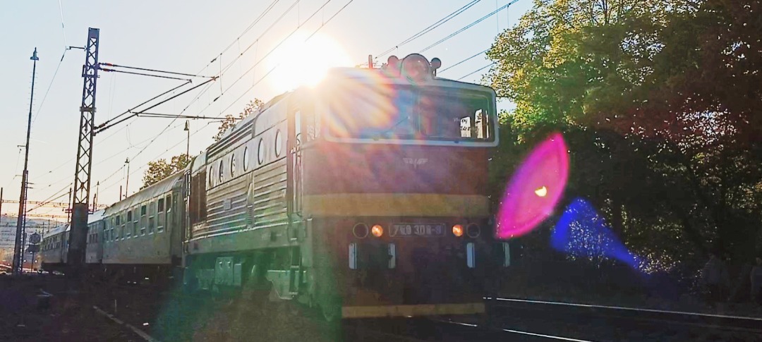 Davca ☑️ on Train Siding: Locomotive " brejlovec" on express 91113 " do konečna a ještě dál" from Kolešovice to
Praha- Holešovice
