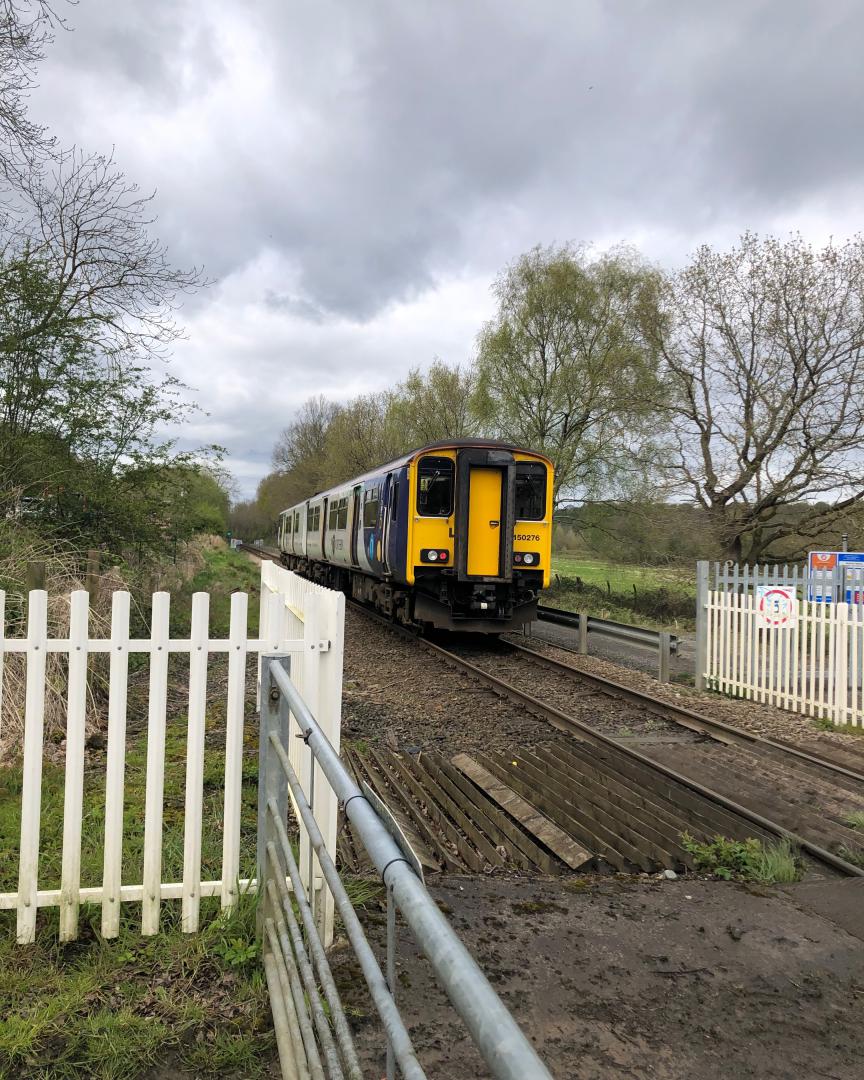 iaingillson on Train Siding: #trainspotting #train #diesel #dmu #lineside #crossing Huddersfield to brighouse. 1.40 . Bradley woods junction