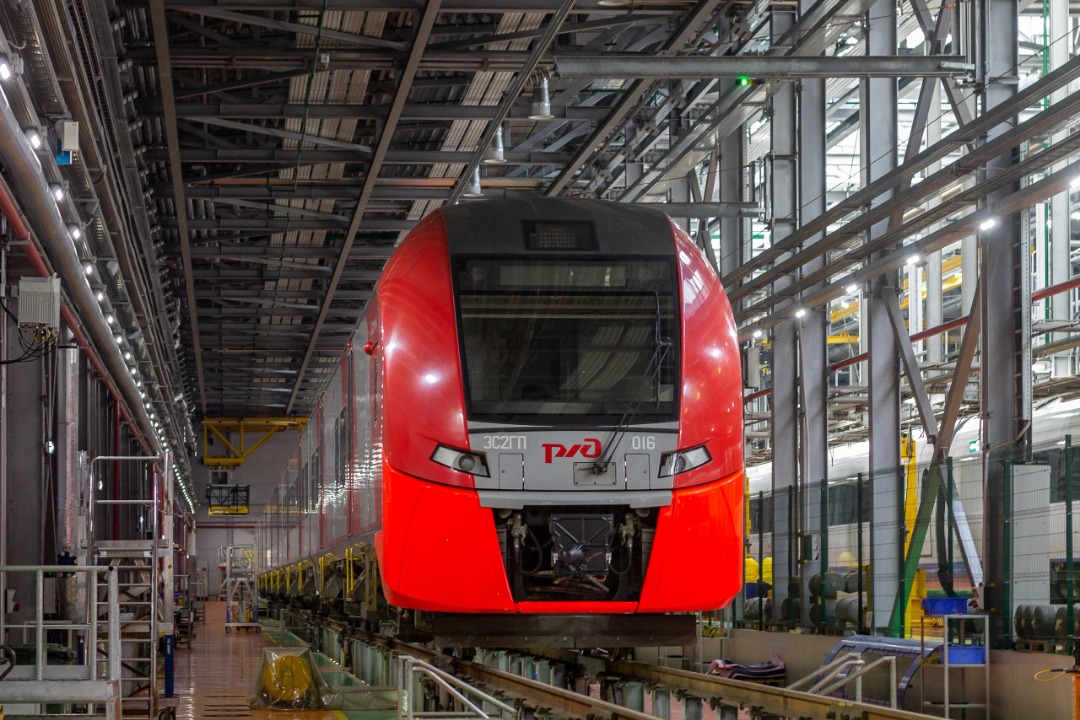Vladislav on Train Siding: The electric train ES2GP-016 is undergoing maintenance at the depot of the North-Western Directorate of High-Speed Communication.
2023
