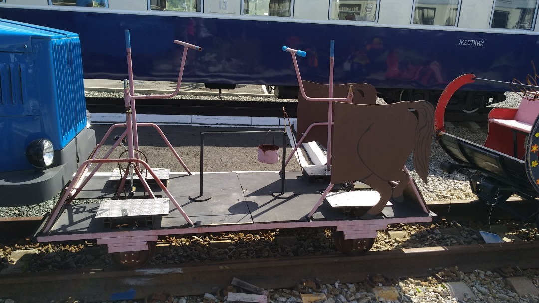 myaroslav on Train Siding: Ever wondered where Santa parks his sleigh and deers after Christmas? Now you know. Special thanks to Yekaterinburg narrow gauge
railway...