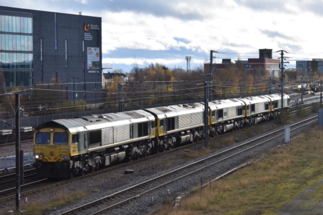 George Stephens on Train Siding: Freightliner 66952, 66591, 66502, 66563, 66525 seen passing Darlington working 0S68 Leeds Balm Road Loco - Millerhill Shunt
& Marshalling