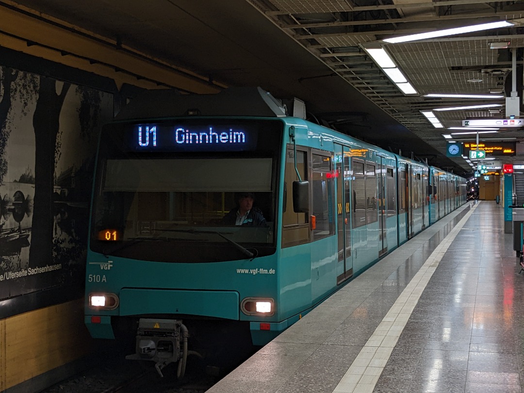 Filipoholz on Train Siding: Frankfurter U4-Wagen, immer schön da mitzufahren. Am 12.11.2022 verkehrte Wagen 510 zusammen mit zwei anderen Wagen auf der U1
zwischen F....