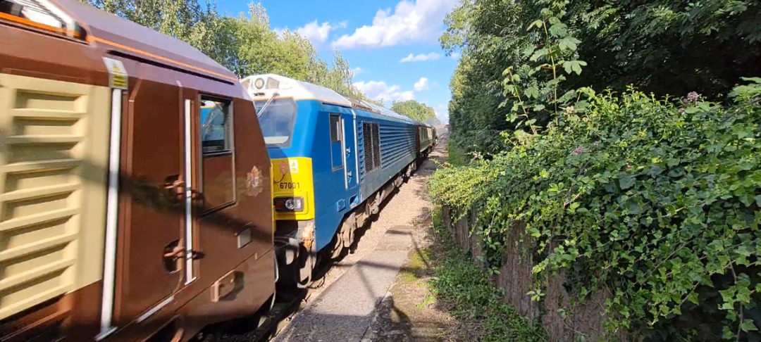 andrew1308 on Train Siding: Here are 4 pictures from yesterday 10/08/21 of DBCargoUK 67021 & 67001 pulling 35028 Clan Line on her way back home after 2 days
in Ashford...
