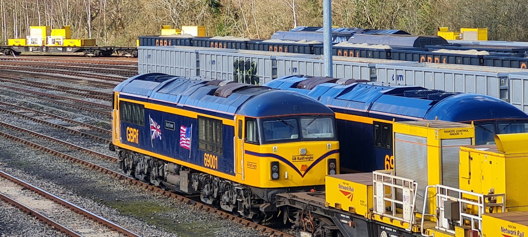 andrew1308 on Train Siding: Took a trip to Tonbridge West Yard yesterday 26/02/2022 and this is what we have 73964, 69001, 69002, 69003, 69004, 66793, 73963 and
73962...
