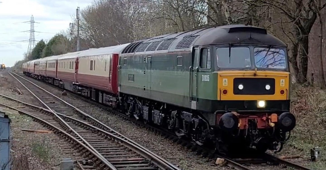 Inter City Railway Society on Train Siding: The LSL's chairmans train with D1935 (47805) 'Roger Hosking' in charge of the 5Z13 Crewe Holding
Sidings to Kidderminster...