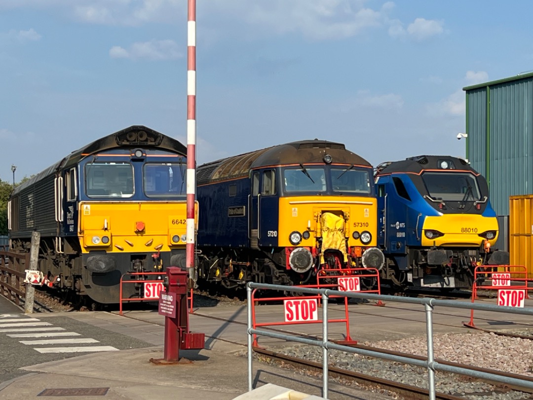 Mark Fielder on Train Siding: Fantastic day at Crewe yesterday for my freightliner basford hall tour and Crewe heritage centre rail riders event.