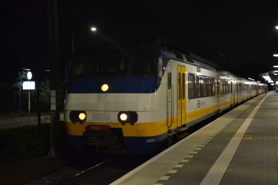 Fabian Vendrig on Train Siding: Back in the Netherlands and I photographed immediatly the oldest train still in active service: the #Sprinter
#StationBilthoven...