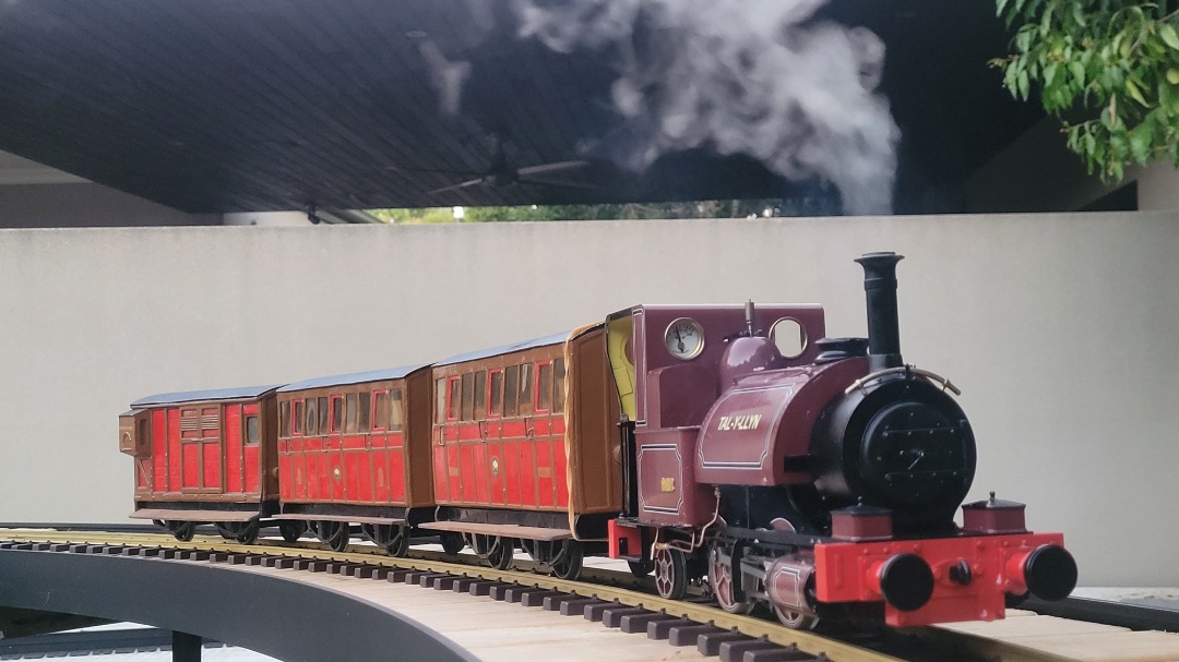 Matthew Boucher on Train Siding: My live steam Accucraft Talyllyn going around the elevated circuit I built in my backyard with the afternoon sun slowly
disappearing...