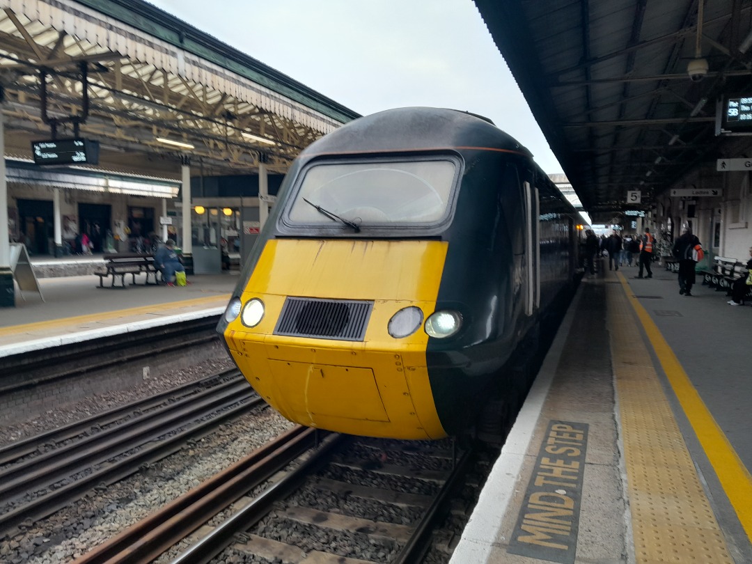 Jacobs Train Videos on Train Siding: #43010 is seen standing at Exeter St Davids working a Great Western Railway service to Cardiff Central from Penzance