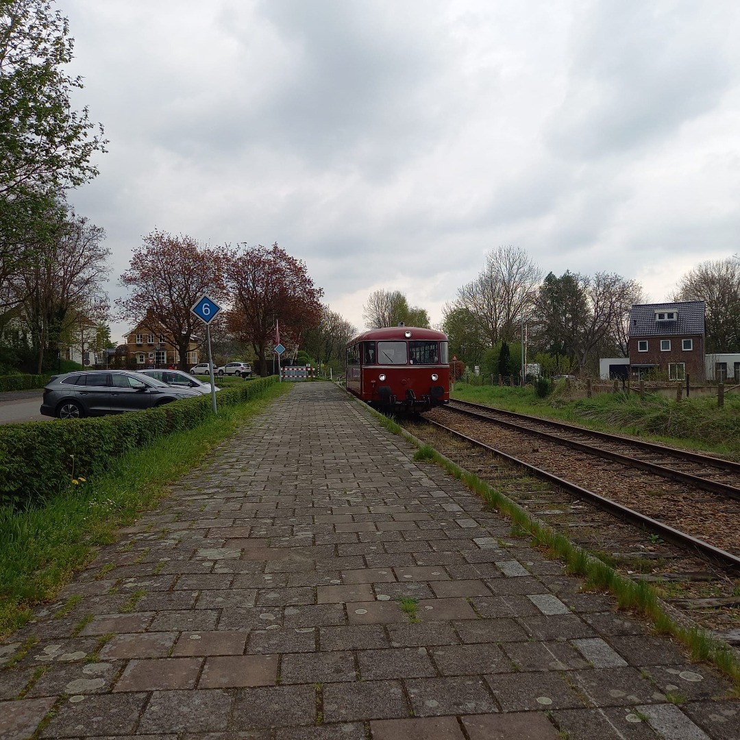 TurinDutchTrainspotter on Train Siding: NL: Nog een in Limburg. Ik was die dag naar Maastricht geweest en toen we terug naar ons vakantiepark gingen toen wou ik
op...
