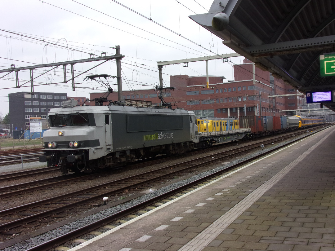Lijn_45 on Train Siding: Today a Intercity New Generation (official name) got delivered to the Dutch railways. Railexperts / Railadventure 9903 brought 8-part
emu 3207...