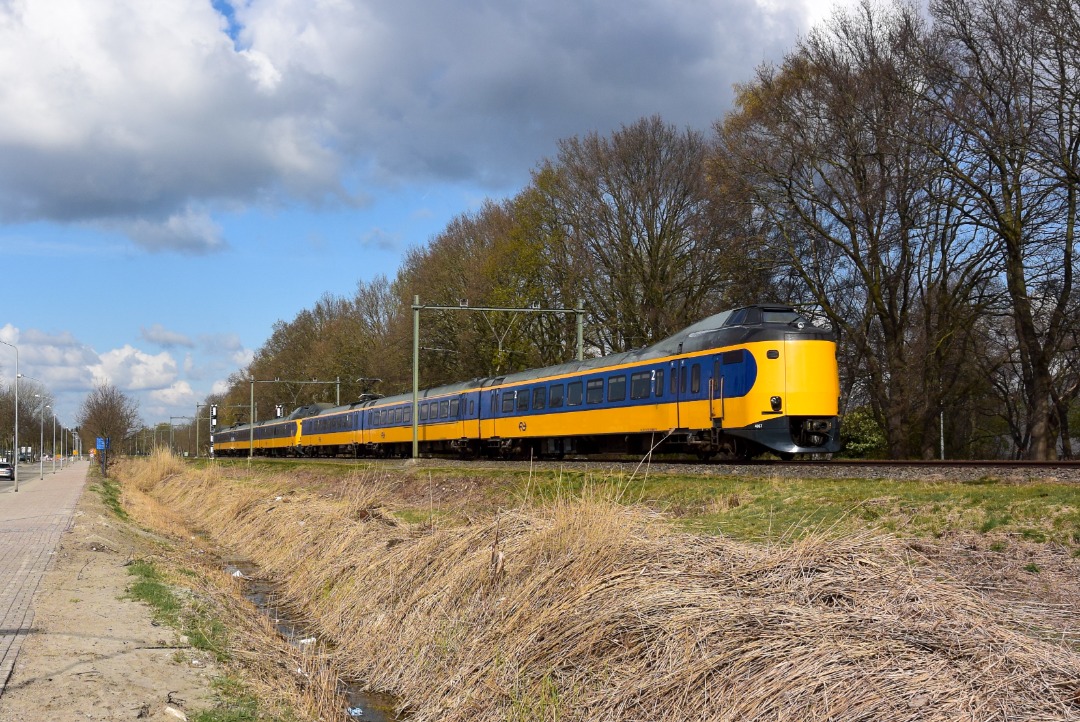 NL Rail on Train Siding: NS ICMm 4067 en 4068 komen langs Frankeneng in Ede als Intercity naar Arnhem Centraal en Nijmegen.