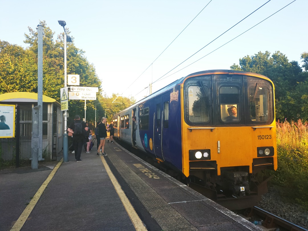 Dale Bristo on Train Siding: Northerns class 150123 seen at earlestowns lesser used platform 3 forming a service from Warrington bank quay terminating at
Liverpool...
