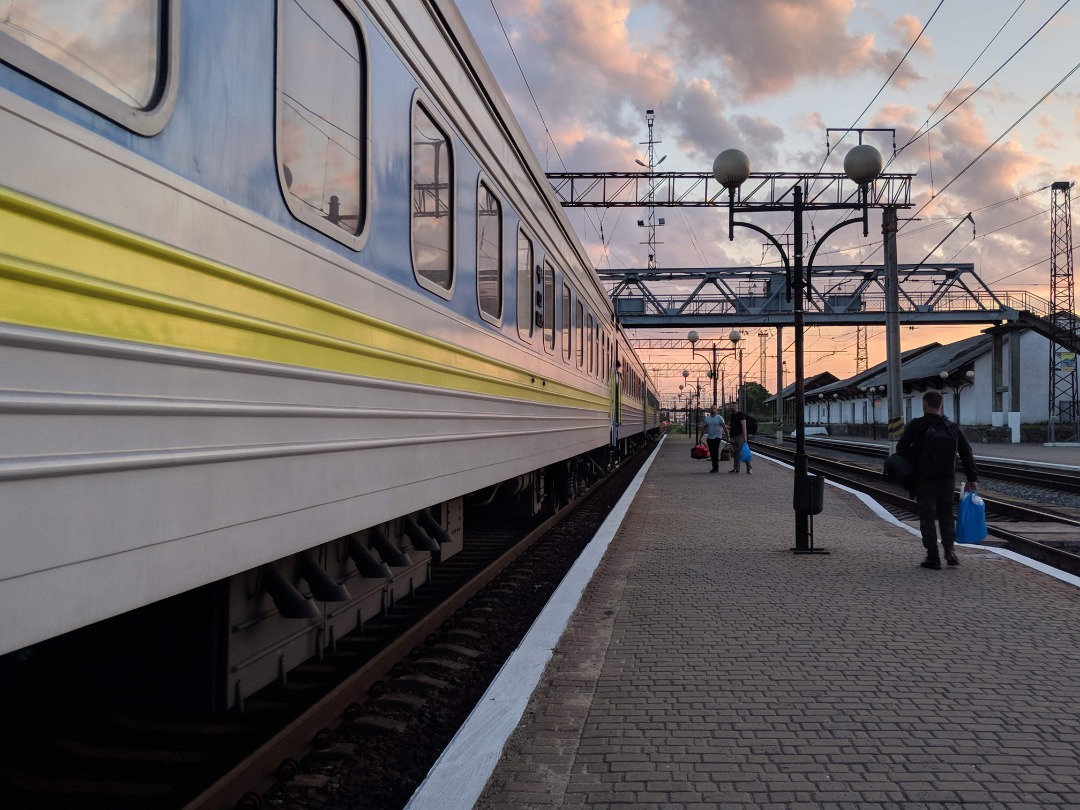 Eric Hartman on Train Siding: Train to the east... Train #13/14 Solotvyno - Kyiv is preparing to depart from Mukachevo station in the direction of Lviv
#trainspotting...