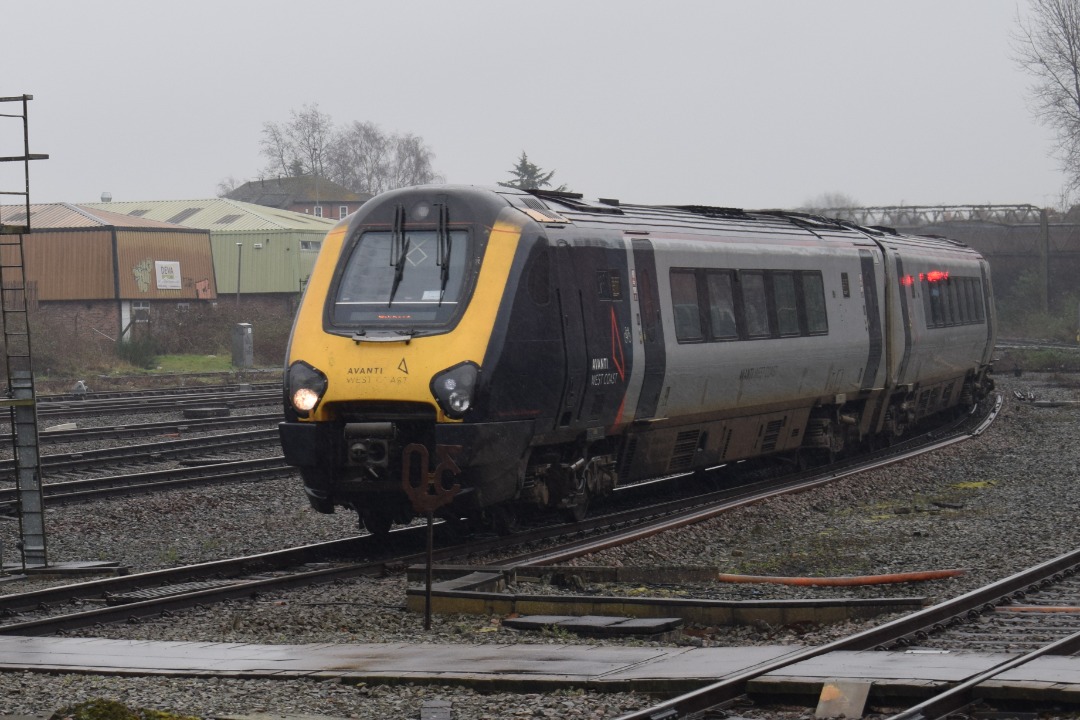 Hardley Distant on Train Siding: CURRENT: 221115 arrives at Chester Station today with the 1D84 10:02 London Euston to Holyhead (Avanti West Coast) service.