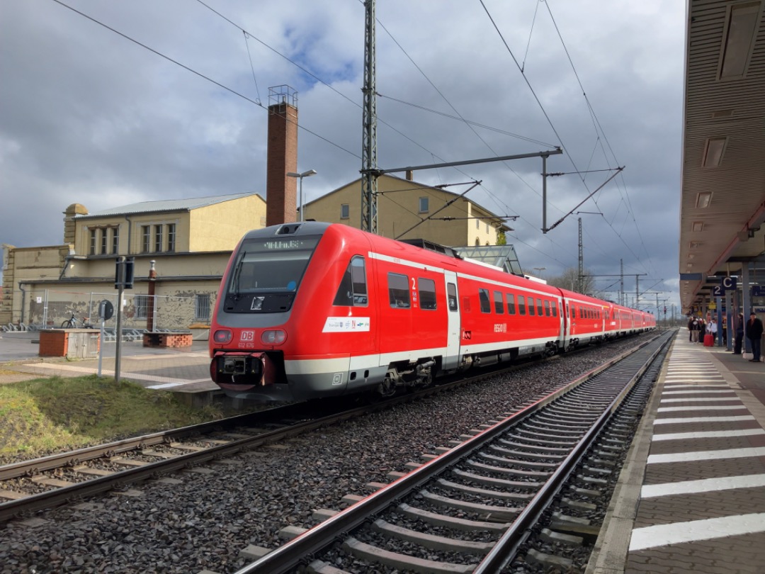 Trainspotter_Matteo on Train Siding: Nach eine Pause von einem Jahr bin ich wieder zurück!! Hier könnt ihr den BR 612 RE1 sehen auf dem Weg nach
Mühlhausen in Gotha...