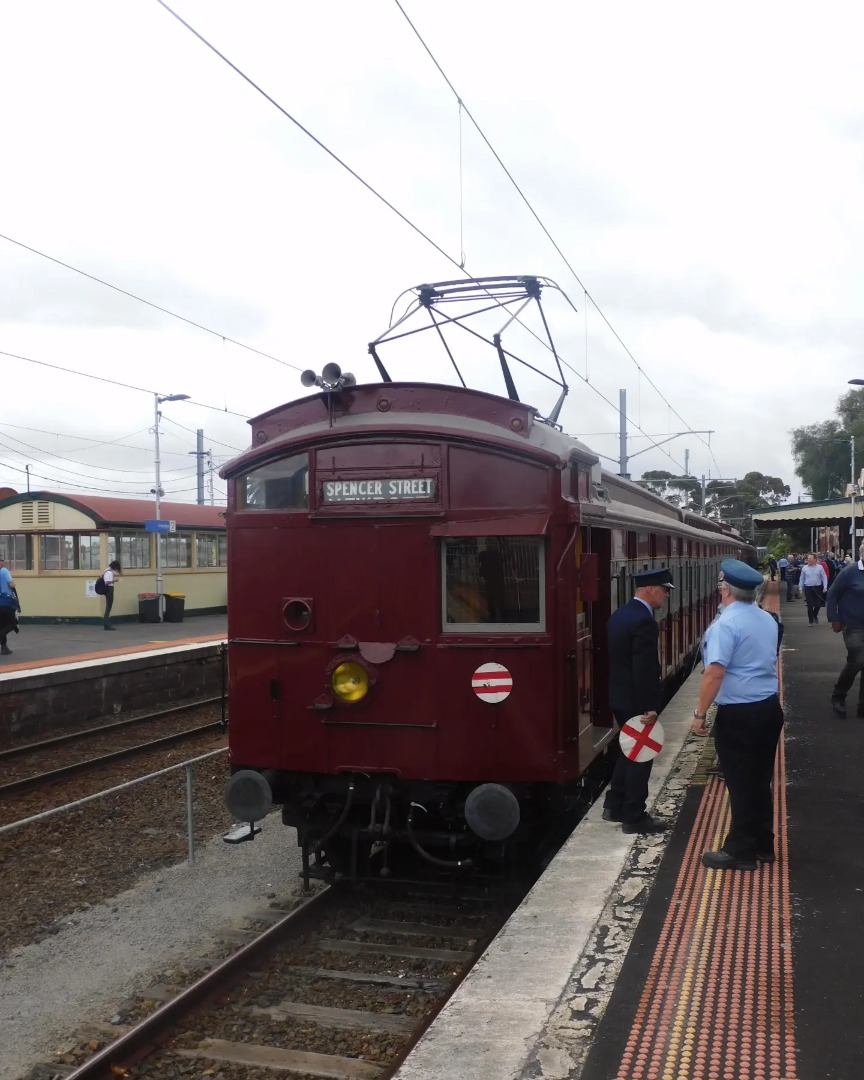 Lachlan Steininger on Train Siding: Various photos of the Tait Set 317M, 230D, 208T, & 381M. Comengs & G515 at essendon station. 8.3.22.
#victorianrailways #train...