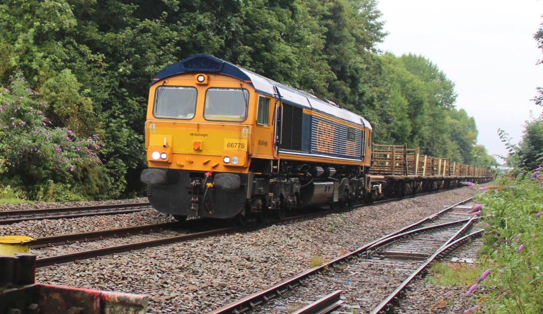 Jamie Armstrong on Train Siding: 66778 with 66027 on the rear working 6Z75 Toton North Yard - Chaddesden Curve seen at Megaloughton Lane foot crossing Spondon ,
Derby...