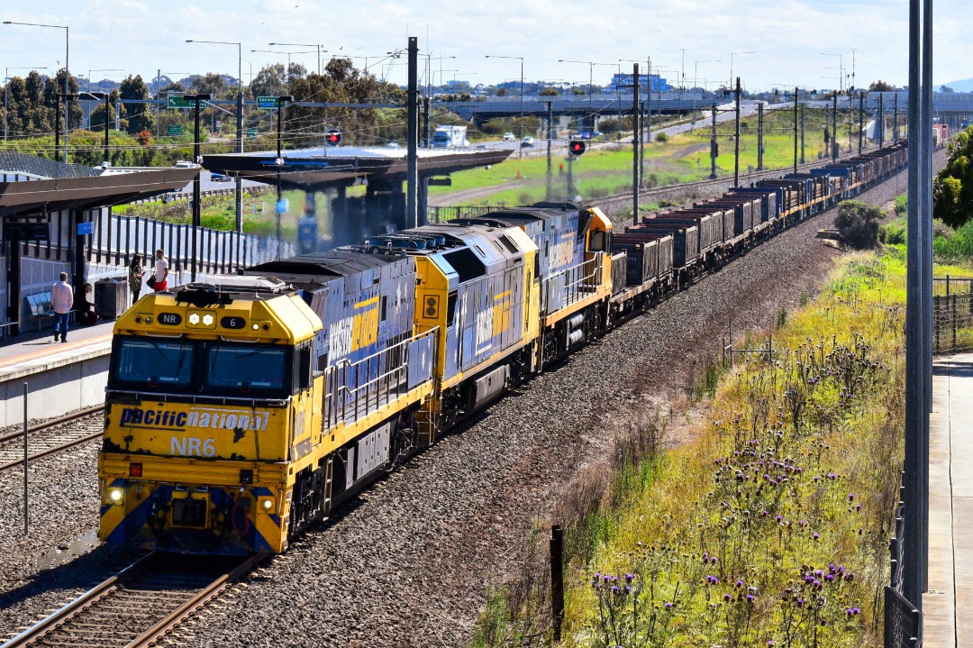 Shawn Stutsel on Train Siding: Pacific National's NR6, AN1 and NR61 rolls through Williams Landing, Melbourne with 4PM4, Steel Service ex Perth, Western
Australia.