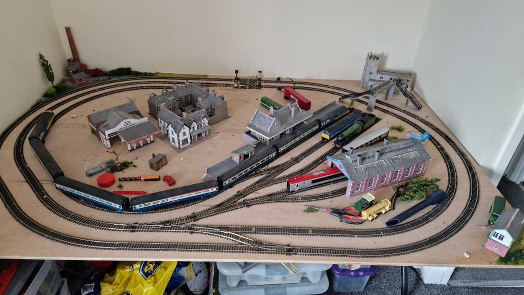 Meridian Model Railway on Train Siding: With space and size being an issue and also never deciding on a track plan, after 3yrs, I have to make a decision. Do
I.....