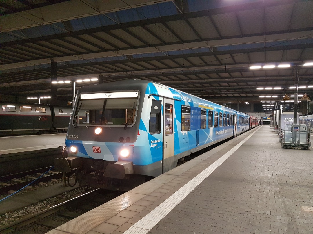 trainman on Train Siding: The "Gäubodenbahn" is ready to depart from Munich to Mühldorf. One of the last Diesel trains in this station.
