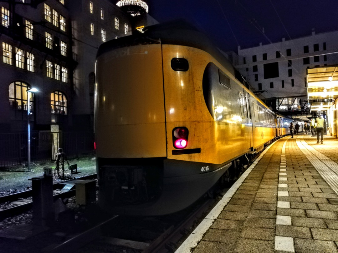 Dylan on Train Siding: ICMm in Heerlen is heel bijzonder maar zo afentoe gebeurd het wel is zoals op 12 januari 2020 stond de ICMm 4016 op het station van
Heerlen