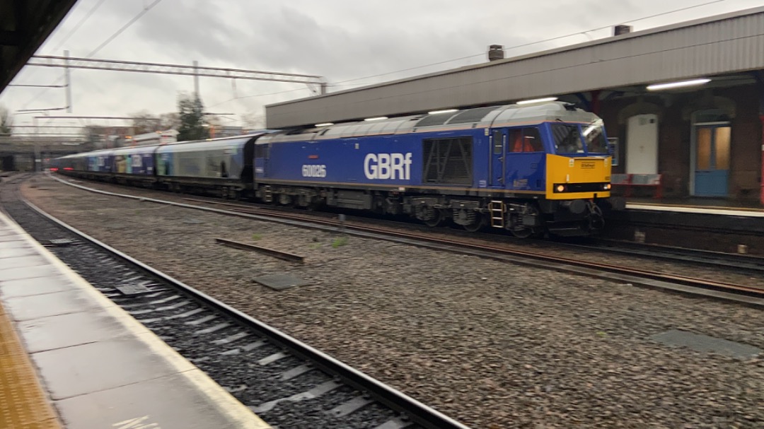 LNER Train Fan on Train Siding: 60026 is seen passing Stockport on Coal duty's I think! This was totally unexpected meaning this is a phone shot!
#trainspotting