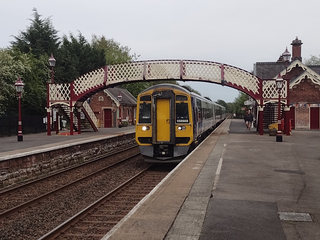 Hardley Distant on Train Siding: CURRENT: 158868 (Front - 1st Photo) and 158902 (Rear - 2nd Photo) call at Appleby on Thursday working the 2H94 16:48 Leeds to
Carlisle...