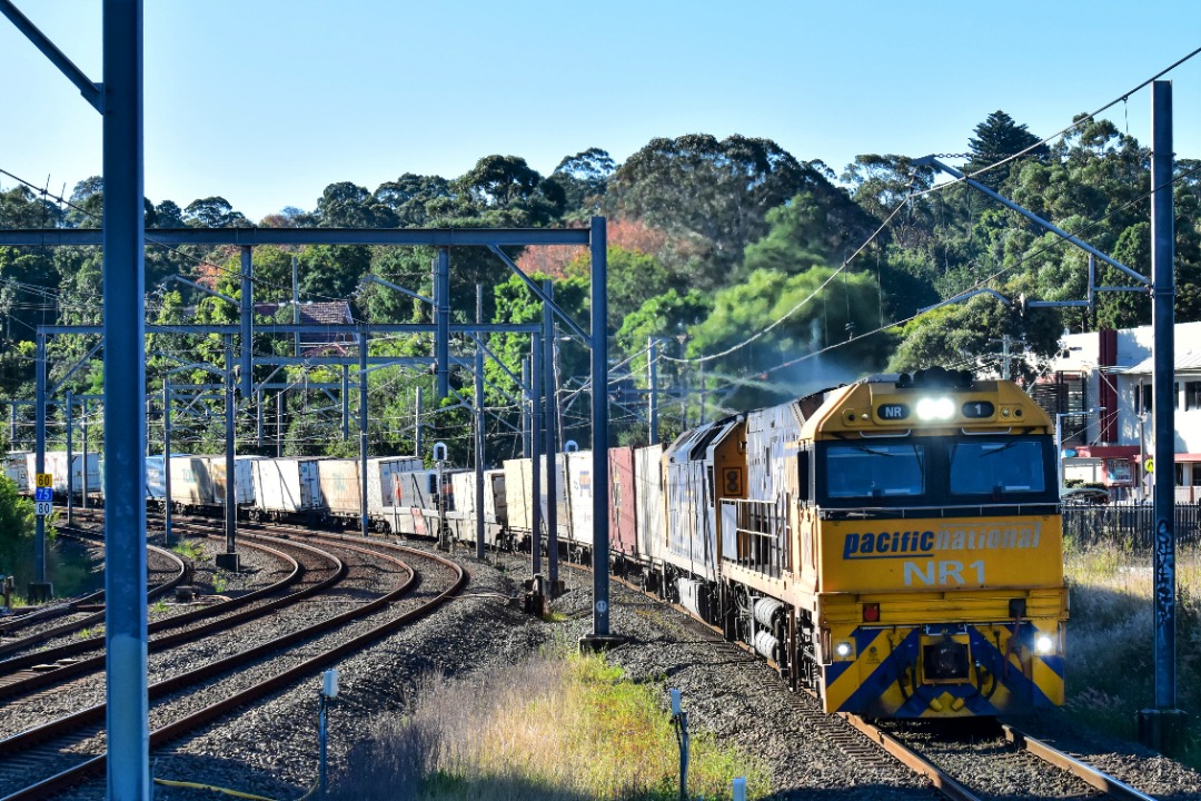 Shawn Stutsel on Train Siding: Pacific National's Class Leader NR1, leads AN6 through West Ryde, Sydney with 7BM4, Intermodal Service from Brisbane to
Melbourne...
