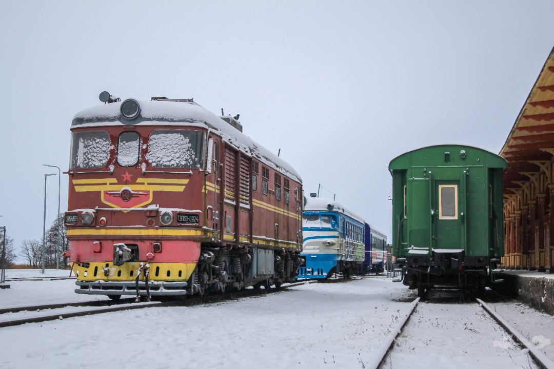 Adam L. on Train Siding: The last and preserved Soviet built ТЭП60 Class Diesel in Estonia, sits quietly near the former Haapsalu train station awaiting for
better...